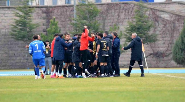 Talasgücü Belediyespor zirveyi parselledi